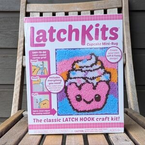 NEW LatchKits Cupcake Mini-Rug Craft Kit Pink Cupcake with Icing Sprinkles #1803